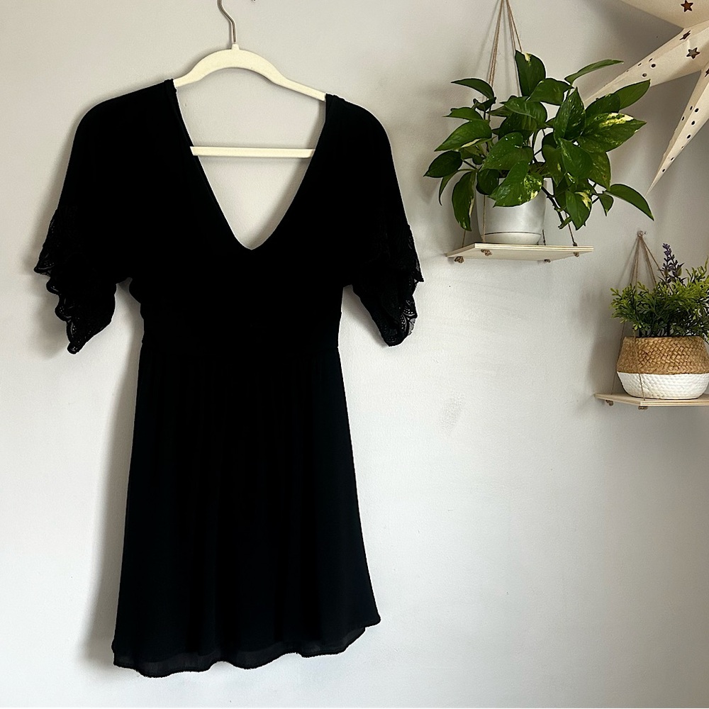 ALTARD STATE BLACK LACE SHORT SLEEVE ROMPER SIZE SMALL SUMMER TRENDING